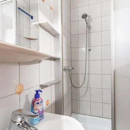 Arbeiterapartment Mit 2 Betten, Kueche, Bad *